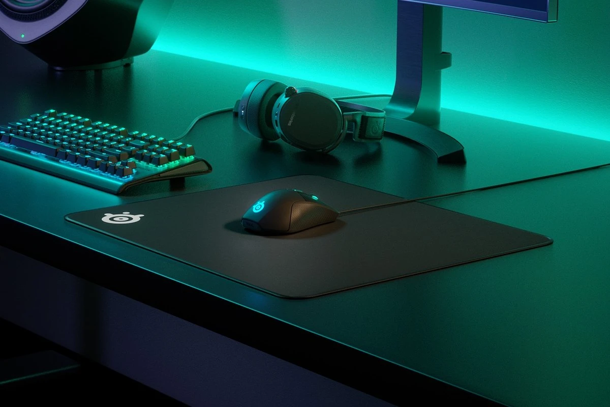 STEELSERIES QcK Edge | Anti-slip Rubber Base | Micro-woven Cloth Surface | Anti-fraying Stitched Edge | Gaming Mousepad (Black / 450mm x 400mm x 2mm)