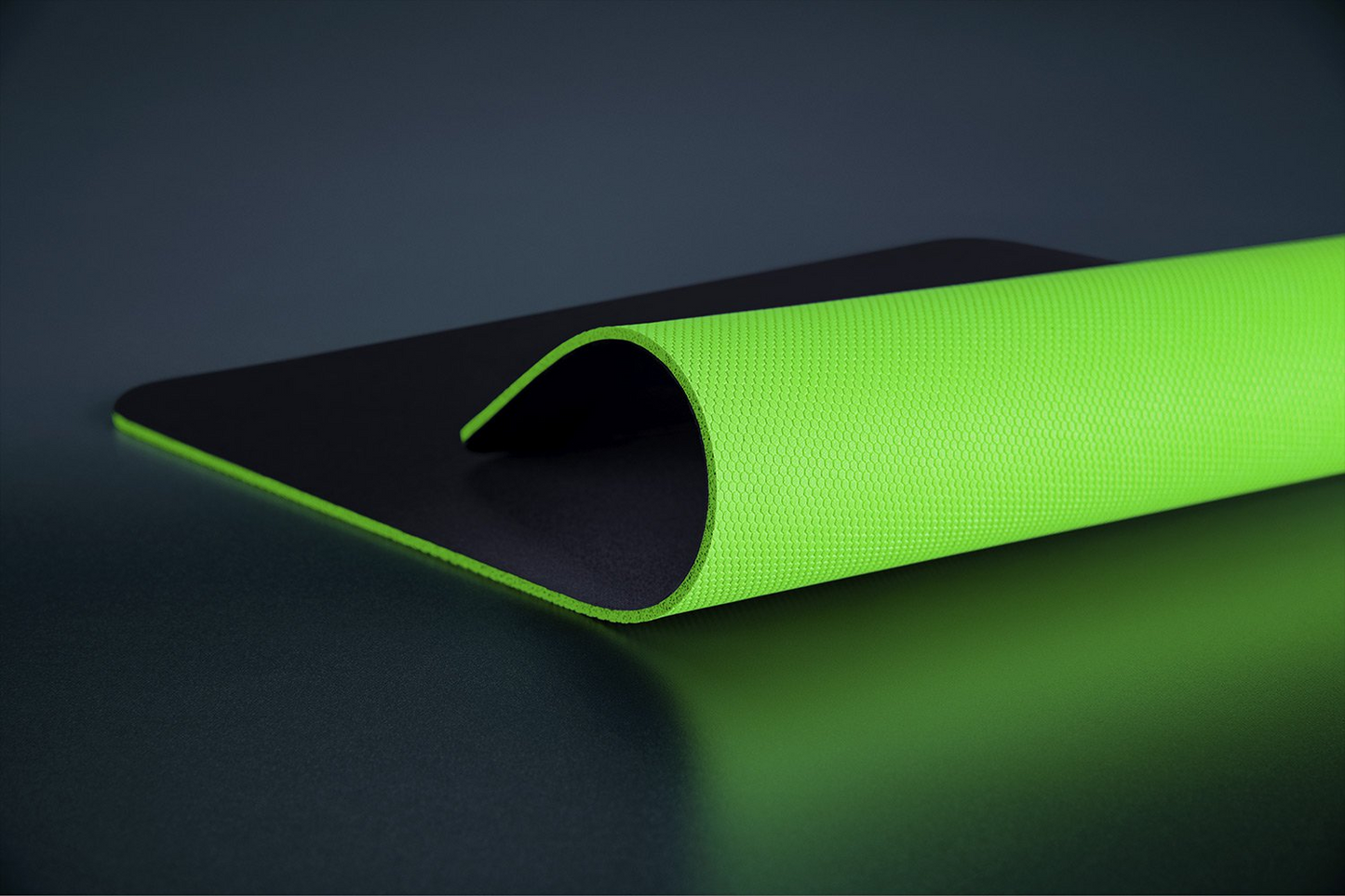 RAZER Gigantus V2 | Anti-slip Base | Soft Micro-weave Cloth Surface | Ultra Large | Thick & High Dense Rubber Foam | Gaming Mousepad (Black / 940mm x 410mm x 4mm)
